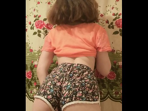 ❤️ Sexet ung babe laver en striptease ved at filme sine shorts på kamera Kvalitets sex at da.serviporno.ru ❌️
